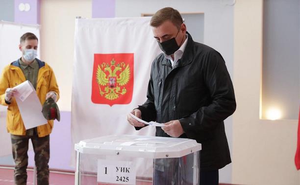 Алексей Дюмин проголосовал на именном участке  «Герои России»
