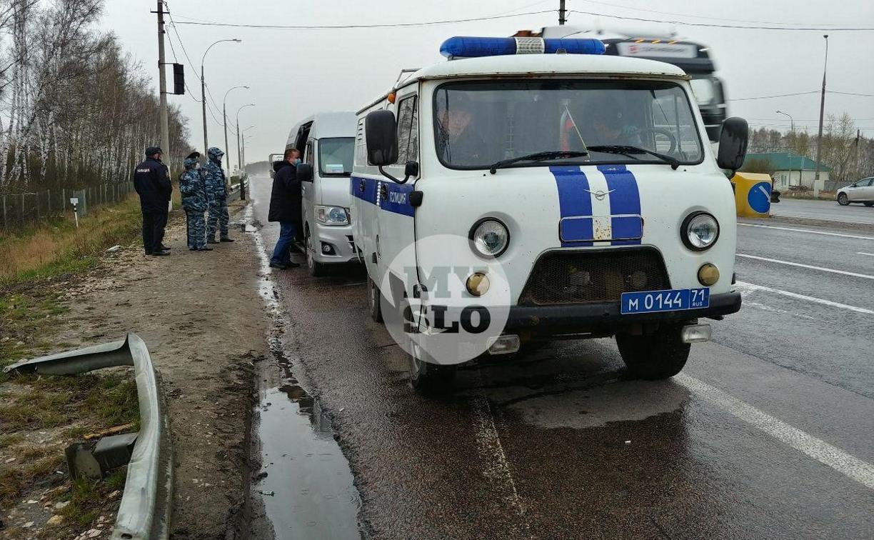 Под Тулой автобус с вахтовиками из Москвы пытался скрыться от обязательной самоизоляции