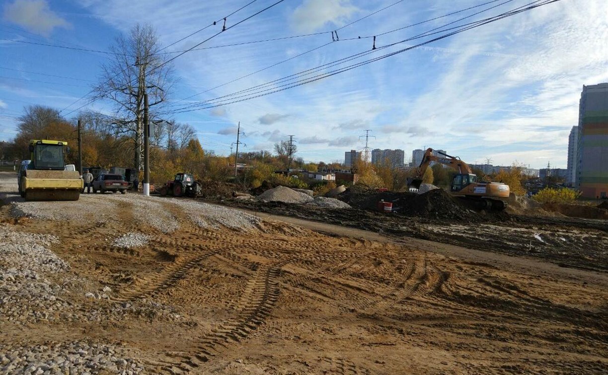 В Туле началась укладка нижнего слоя новой дороги по ул. Хворостухина