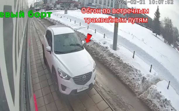На ул. Фрунзе водитель Mazda посоперничал со «Львенком»
