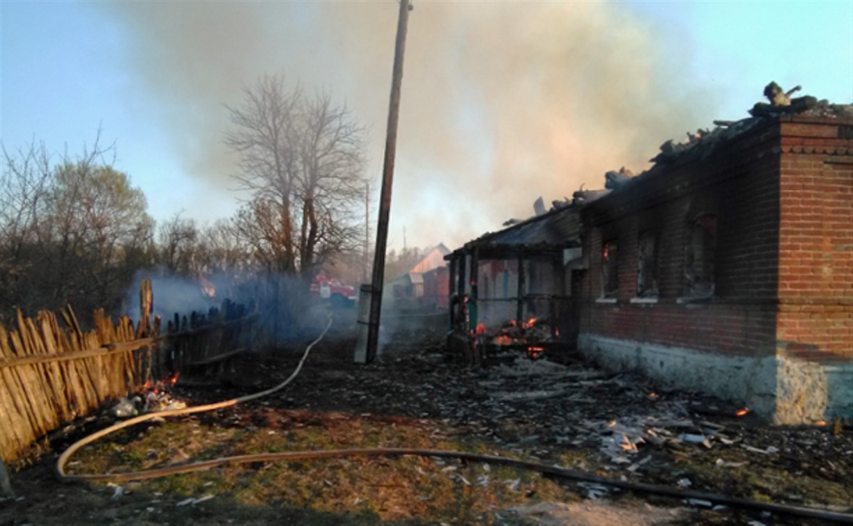 При пожаре в Белевском районе пострадали два человека