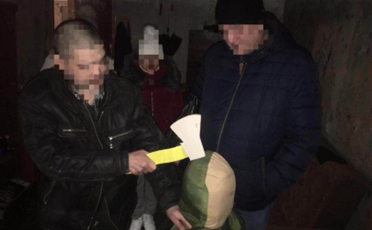 Житель Новомосковска убил знакомого топором