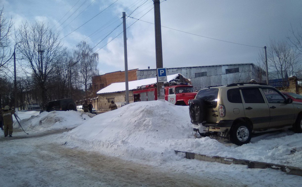 Видео: В Донском сгорела попавшая в ДТП машина