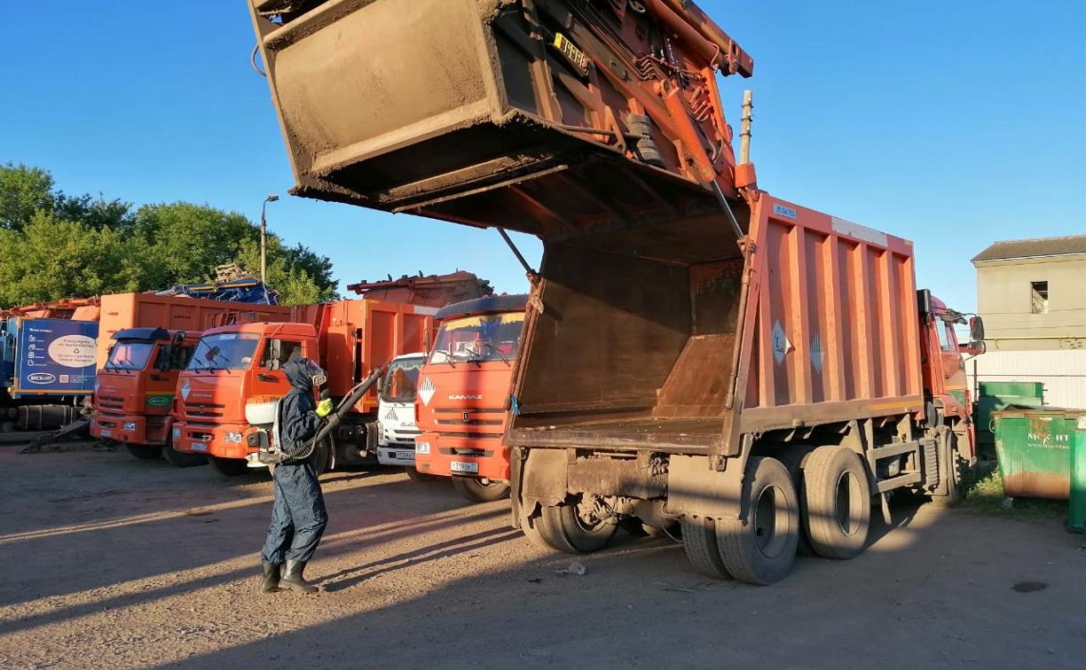 ООО «МСК-НТ» продолжает дезинфицировать мусоровозы и контейнеры для предотвращения распространения COVID-19