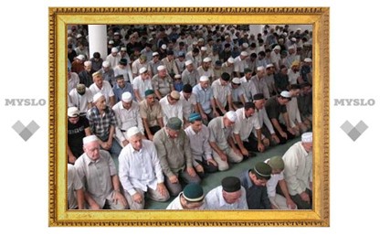 Более 90 тысяч мусульман совершили праздничный намаз в Москве