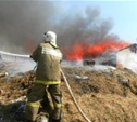 В Ефремовском районе горящие сараи тушили два пожарных расчета
