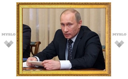 Путин поручил ФАС "навести порядок" на топливном рынке