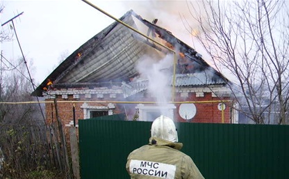 В Алексине сгорел жилой кирпичный дом