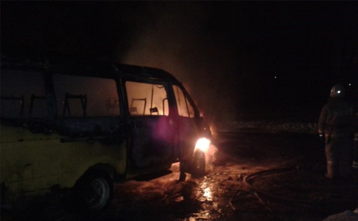Рано утром в Новомосковске сгорела пассажирская «Газель»