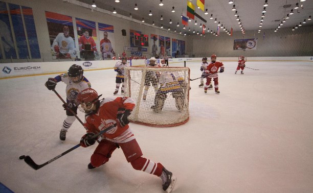 В Новомосковске стартовал хоккейный турнир EuroChemCup: репортаж