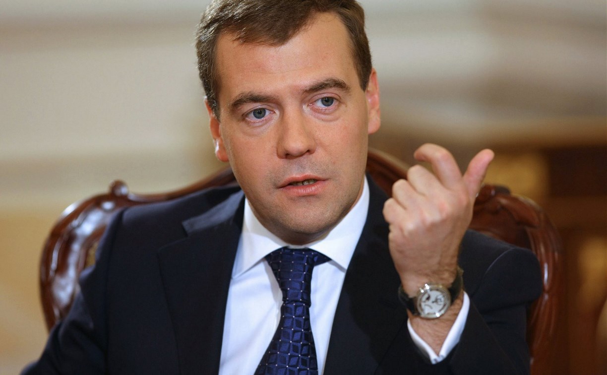Дмитрий Медведев опроверг слухи о введении «налога для тунеядцев»