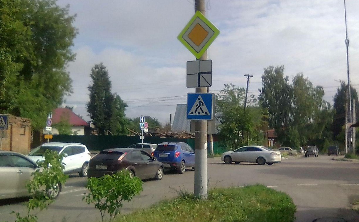 Туляки жалуются на неправильные дорожные знаки: «На перекрестке творится хаос!» 