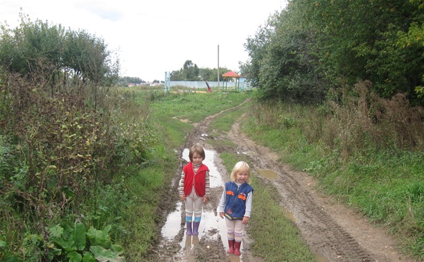 В Ленинском районе дети утопают в грязи 