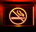 С 1 июня на пляжах, лестничных площадках и в больницах курить запрещено