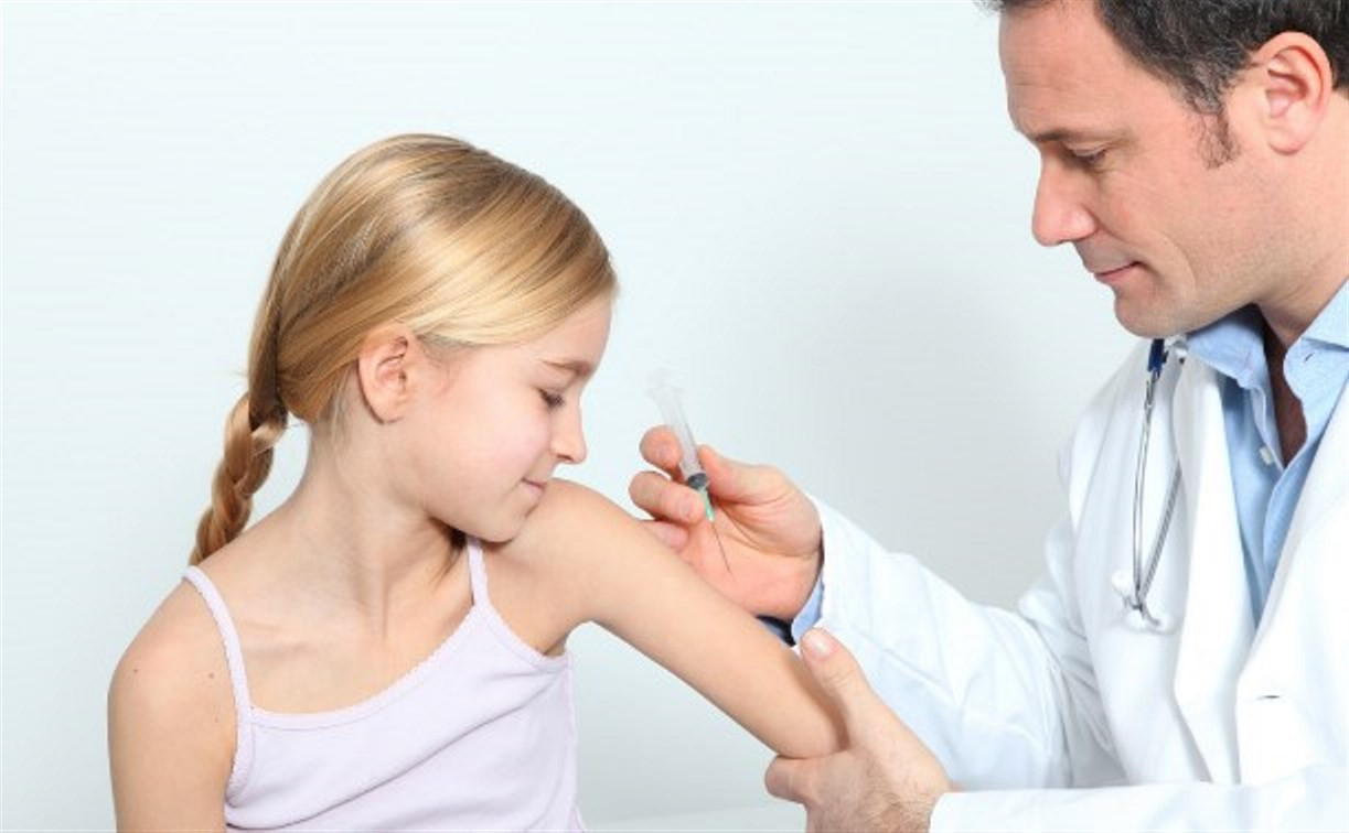 В Совете Федерации предложили наказывать родителей за отказ делать прививки детям