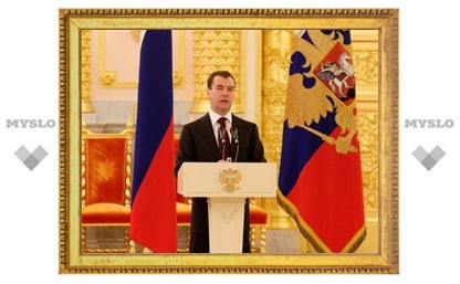 Медведев разрешил поставки беспошлинной нефти в Минск