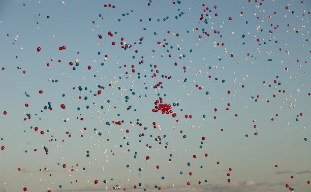 В Туле в небо запустили триколор из воздушных шаров