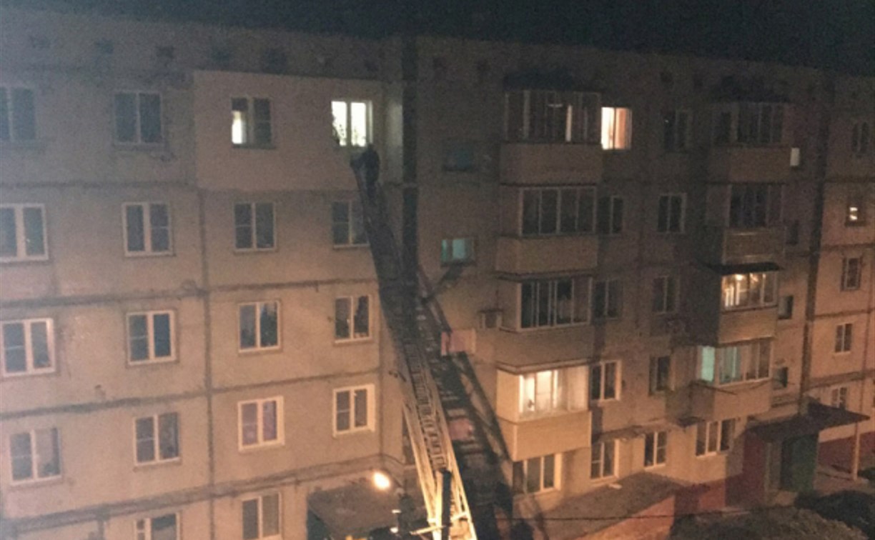 В Веневе спасатели «штурмовали» пятиэтажку, чтобы освободить ребенка