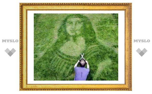 Копию шедевра "Мона Лиза" выстригли на одном из газонов Лондона