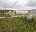 В Туле владельцы продовольственной оптовой базы незаконно обнесли аллею забором 