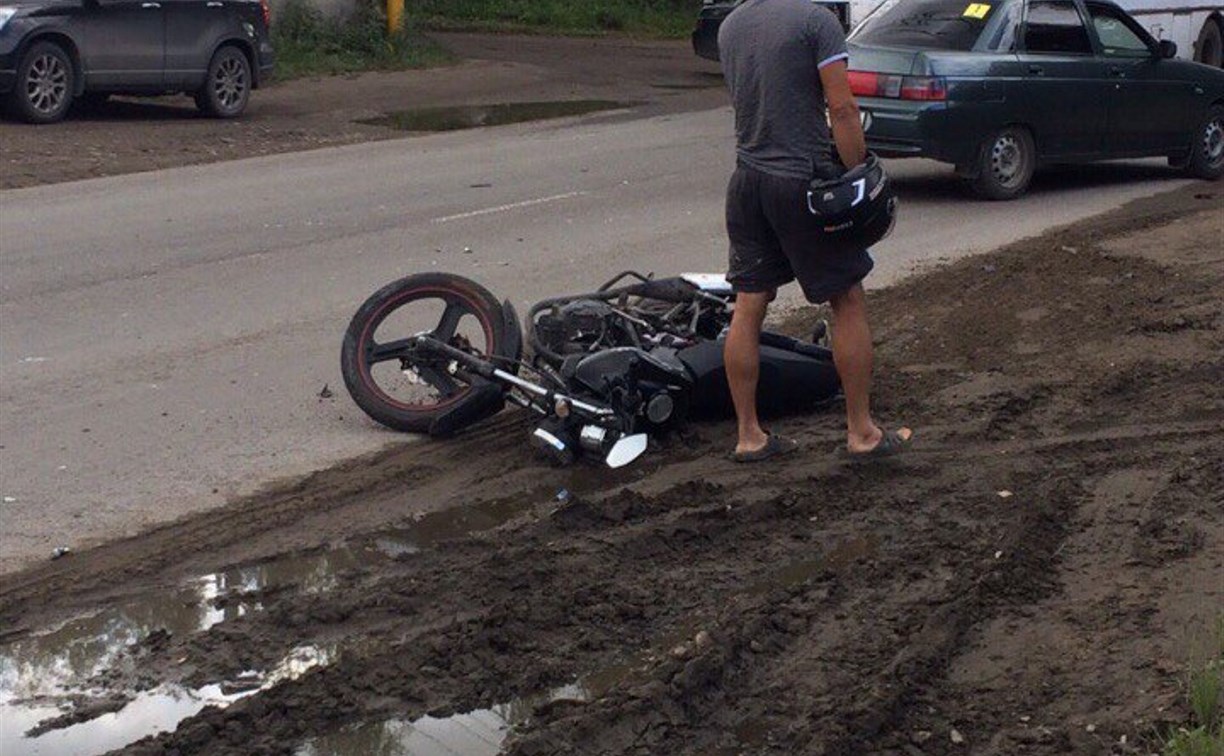 На Веневском шоссе «десятка» столкнулась с мотоциклистом