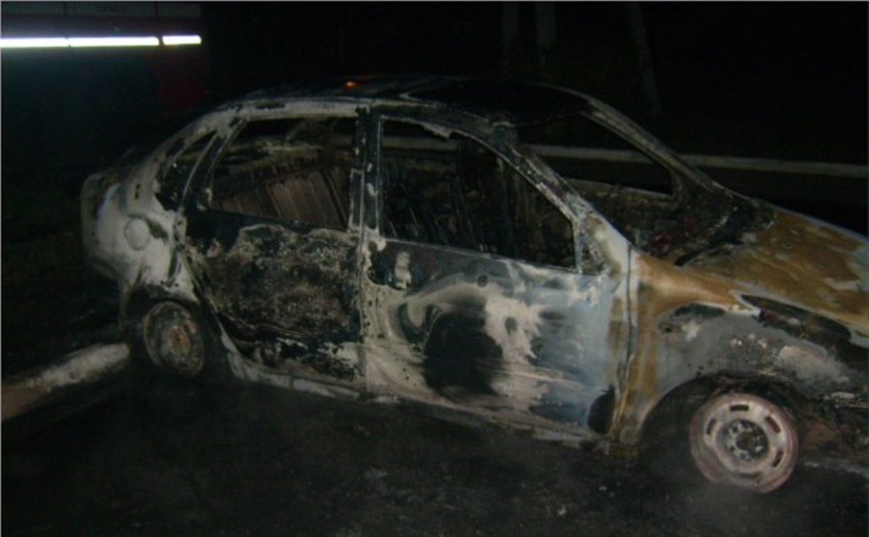 В Ленинском районе ночью сгорел автомобиль