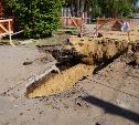 Провал дороги в Мясново: трубу заменили, котлован засыпают песком