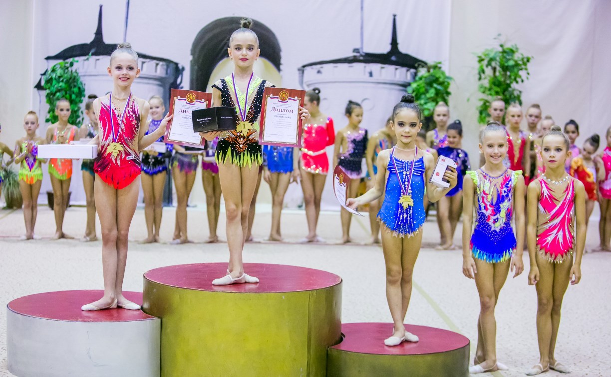 Щёкинские гимнастки вернулись с межрегионального турнира с медалями