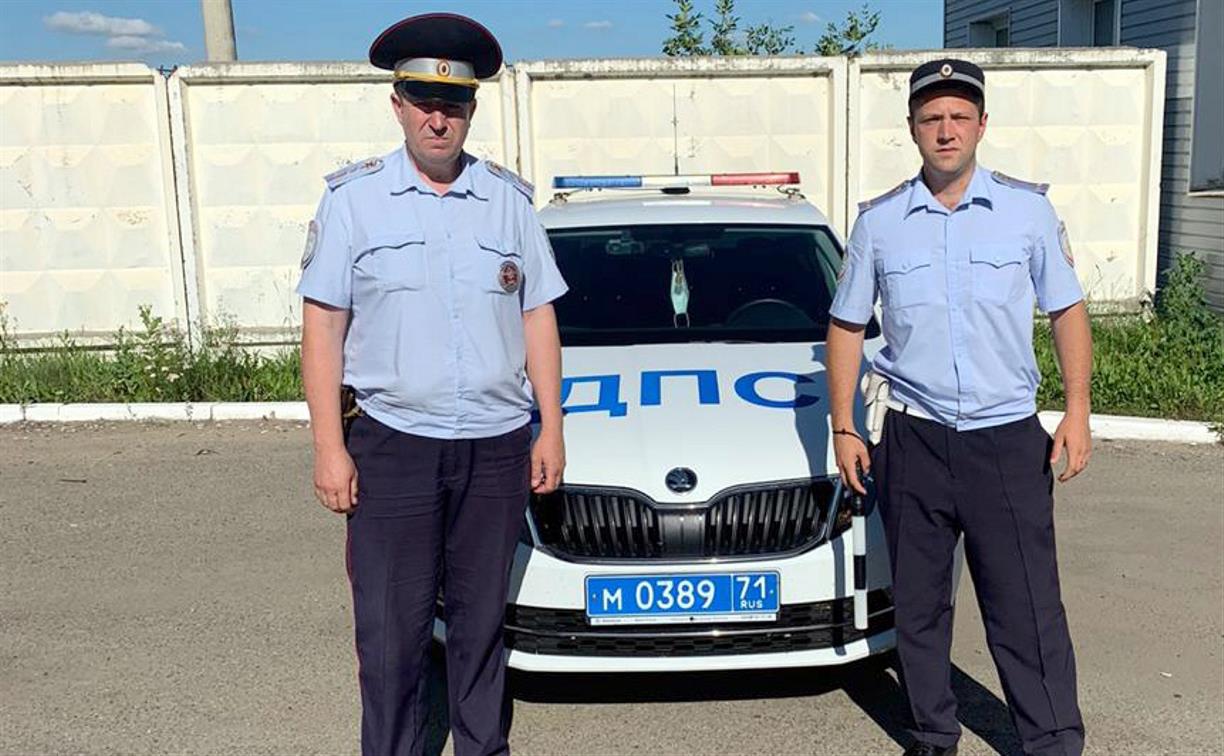 В Тульской области двое инспекторов ГИБДД помогли раненому ребенку добраться до больницы