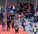 Фанаты «Спартака» и «Арсенала» забросали друг друга креслами на стадионе