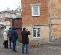 После публикации на Myslo на доме-развалюхе в Денисовском переулке установят маячки