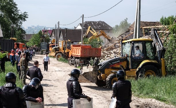 В Туле в Плеханово вновь сносят незаконные цыганские дома