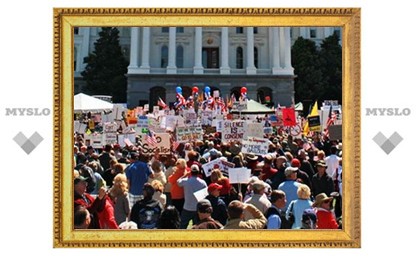 В Вашингтоне собралась многотысячная демонстрация против политики Обамы