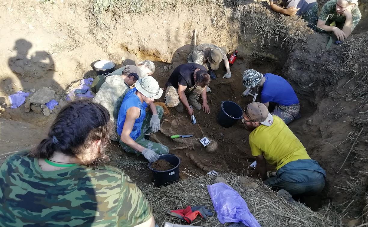 В Тульской области поисковики обнаружили массовое захоронение солдат и расшифровали смертный медальон