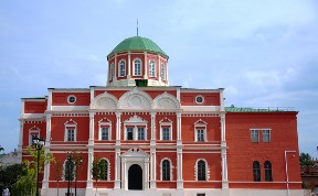 Музей оружия, здание в кремле