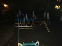 В Донском массово демонтировали детские площадки, Фото: 1