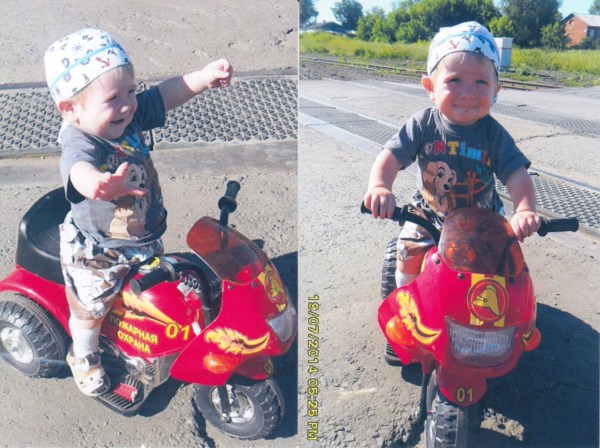 Фотографии Ванюши, которому 30 августа будет один год, прислала нам его бабушка. "Ваня очень любит кататься на мотоцикле, и я решила послать его фото на конкурс Мотолето", - пишет бабушка. Мы отсканировали их и ждём, что вы поддержите маленького байкера!