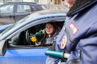 Сотрудники ГИБДД дарили тулячкам тюльпаны, Фото: 34