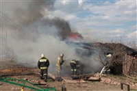 На Калужском шоссе загорелся жилой дом, Фото: 2