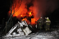 В Туле пожарные потушили сарай рядом с жилым домом, Фото: 1