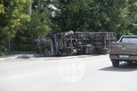 На ул. Путейской в Туле перевернулся грузовик-манипулятор, Фото: 9