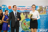 Дмитрий Медведев вручает медали выпускникам школ города Алексина, Фото: 12