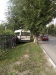 На улице Кирова микроавтобус снес забор, Фото: 6