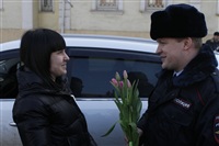 Полицейские поздравили автоледи с 8 Марта, Фото: 5