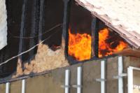 С огнем в жилом доме в селе Теплое боролись три пожарных расчета, Фото: 4