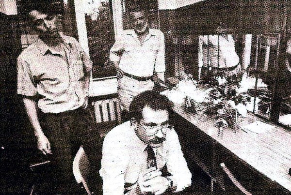 С Владиславом Листьевым во время его выступления в Туле в 1992 году. Справа - известный в то время тульский политик Эдуард Пащенко