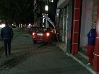 На ул. Первомайской иномарка въехала в офис Tele2, Фото: 3