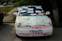 В Туле автомобиль полностью забомбили поздравительными стикерами, Фото: 1