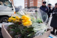 Сотрудники ГИБДД дарили тулячкам тюльпаны, Фото: 2