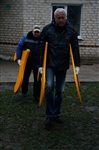 Александр Лебедев ремонтирует детскую площадку, Фото: 4